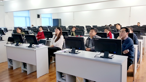 报告会现场